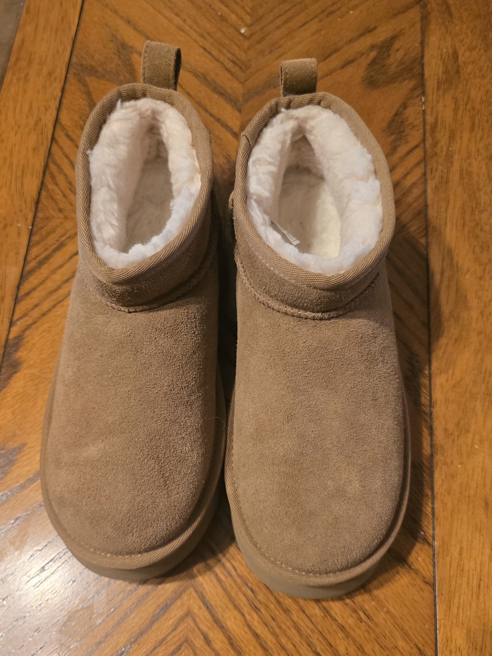UGGS Classic Mini Plateform Size 6Y